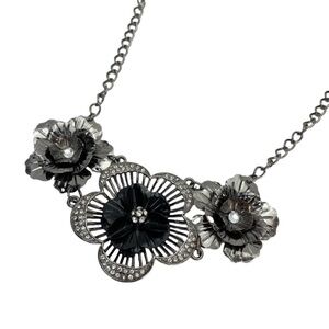 Guess Fashion Necklace Three Flower With Crystals Statement